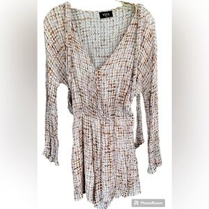 VICI size Small, mini dress, V neck, tie waist brown pattern